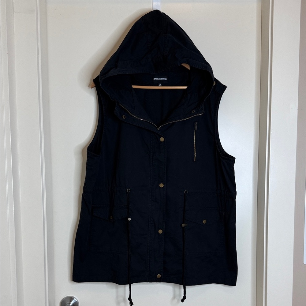Zenana Outfitters Black Hooded Zip-up Utility Vest